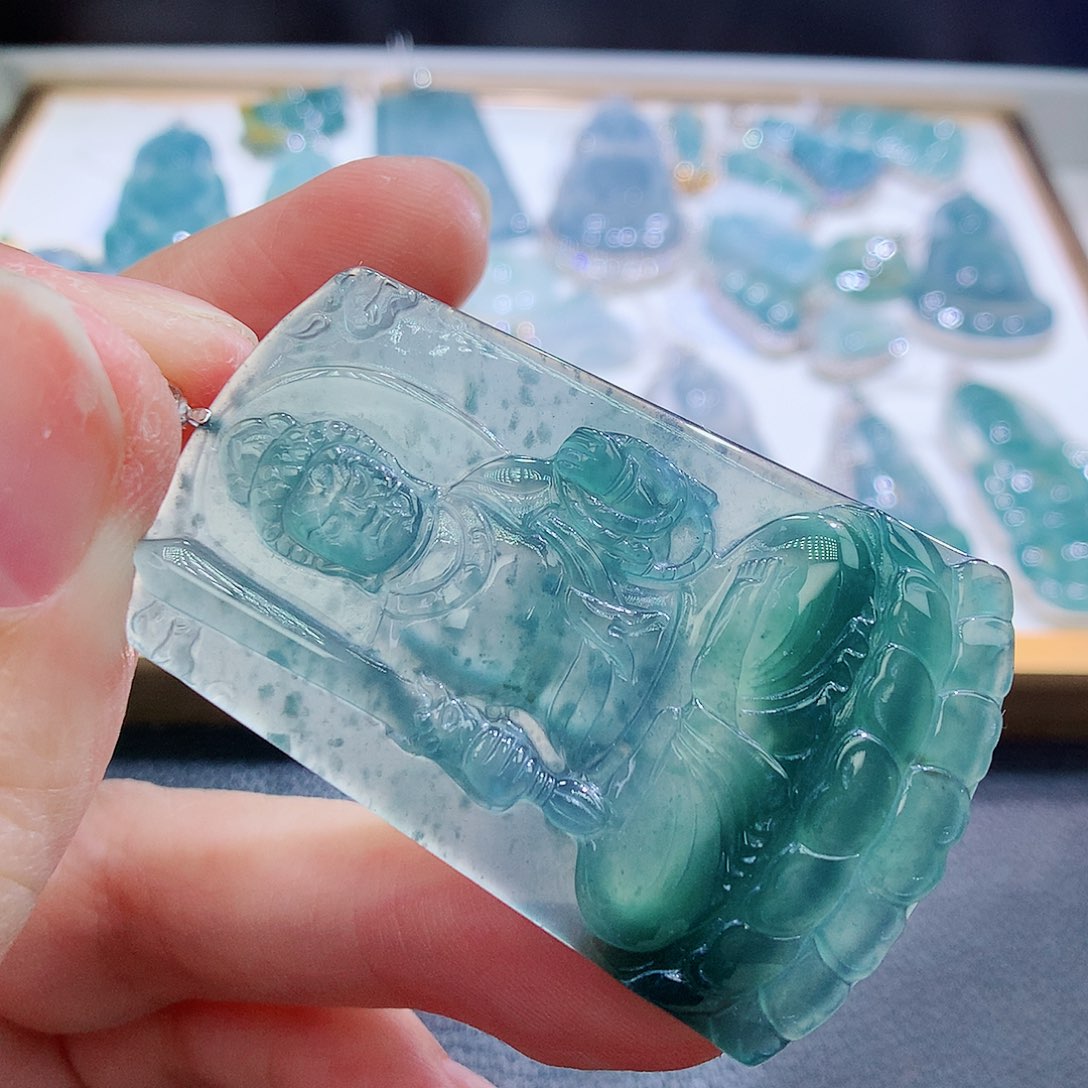 翡翠颈饰18K金镶嵌翡翠