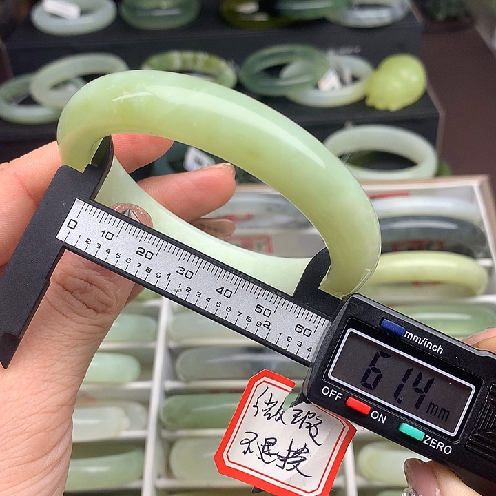 蛇纹石玉手镯未镶嵌509