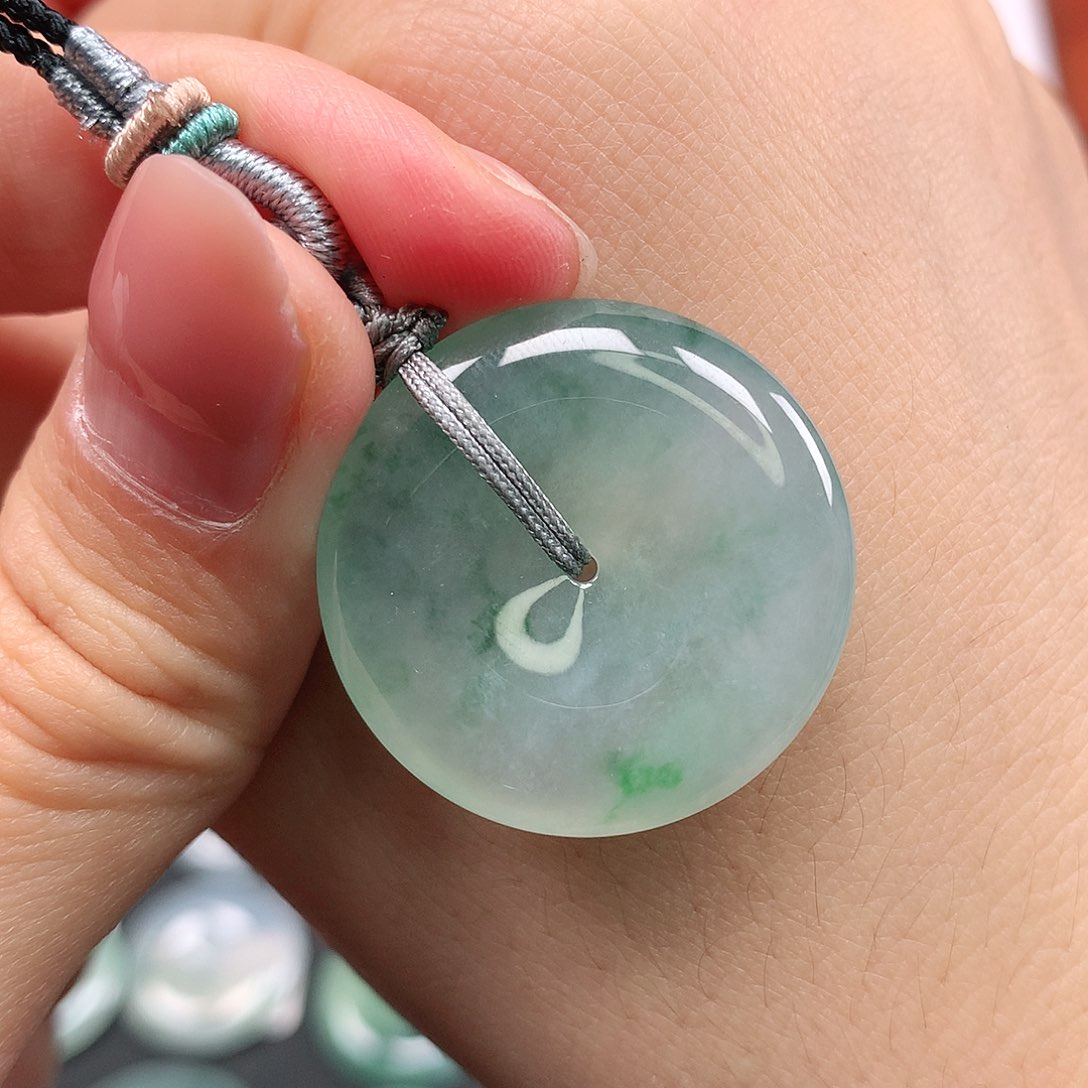 翡翠颈饰未镶嵌平安