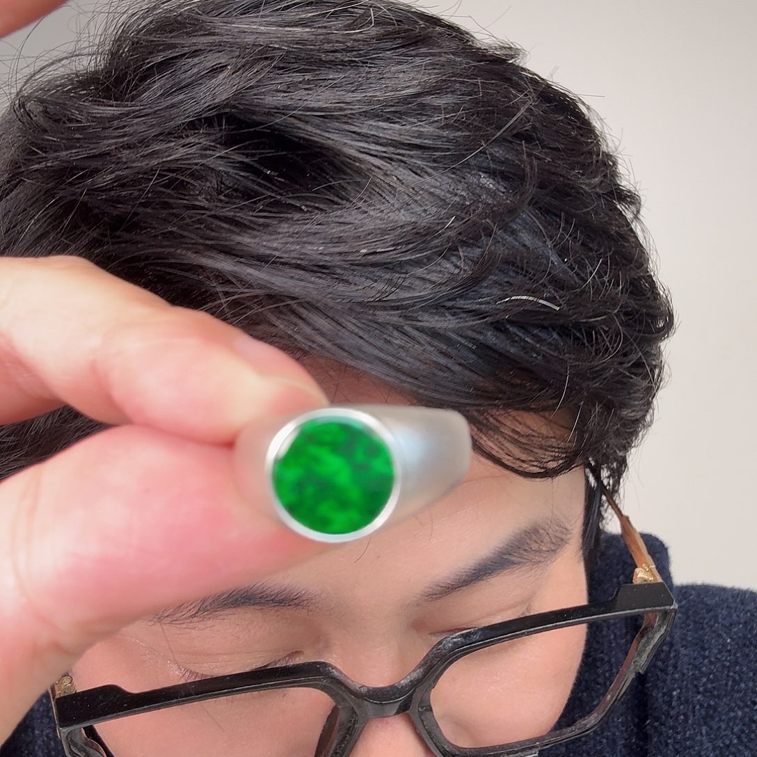 翡翠未镶嵌颈饰一件