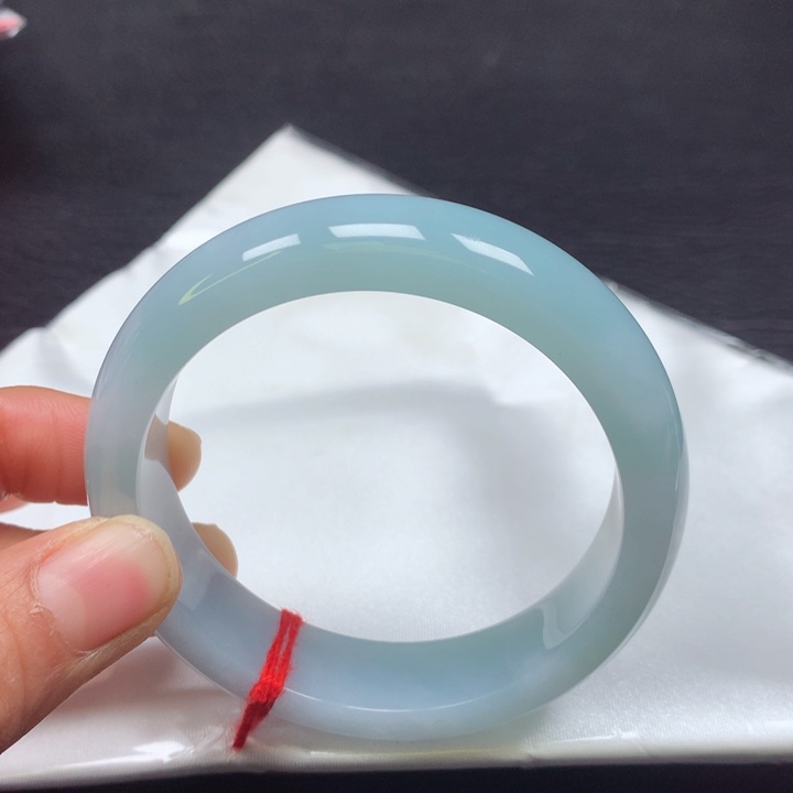翡翠手镯未镶嵌55圈