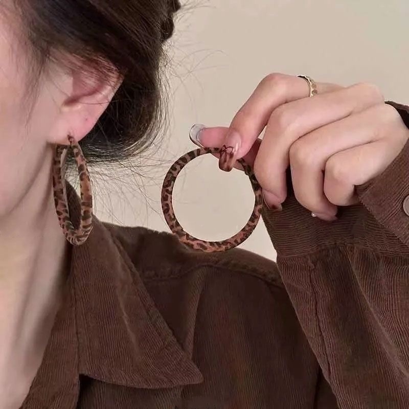 复古港风豹纹丝绒圈圈耳环高级感气质素圈耳钉耳饰