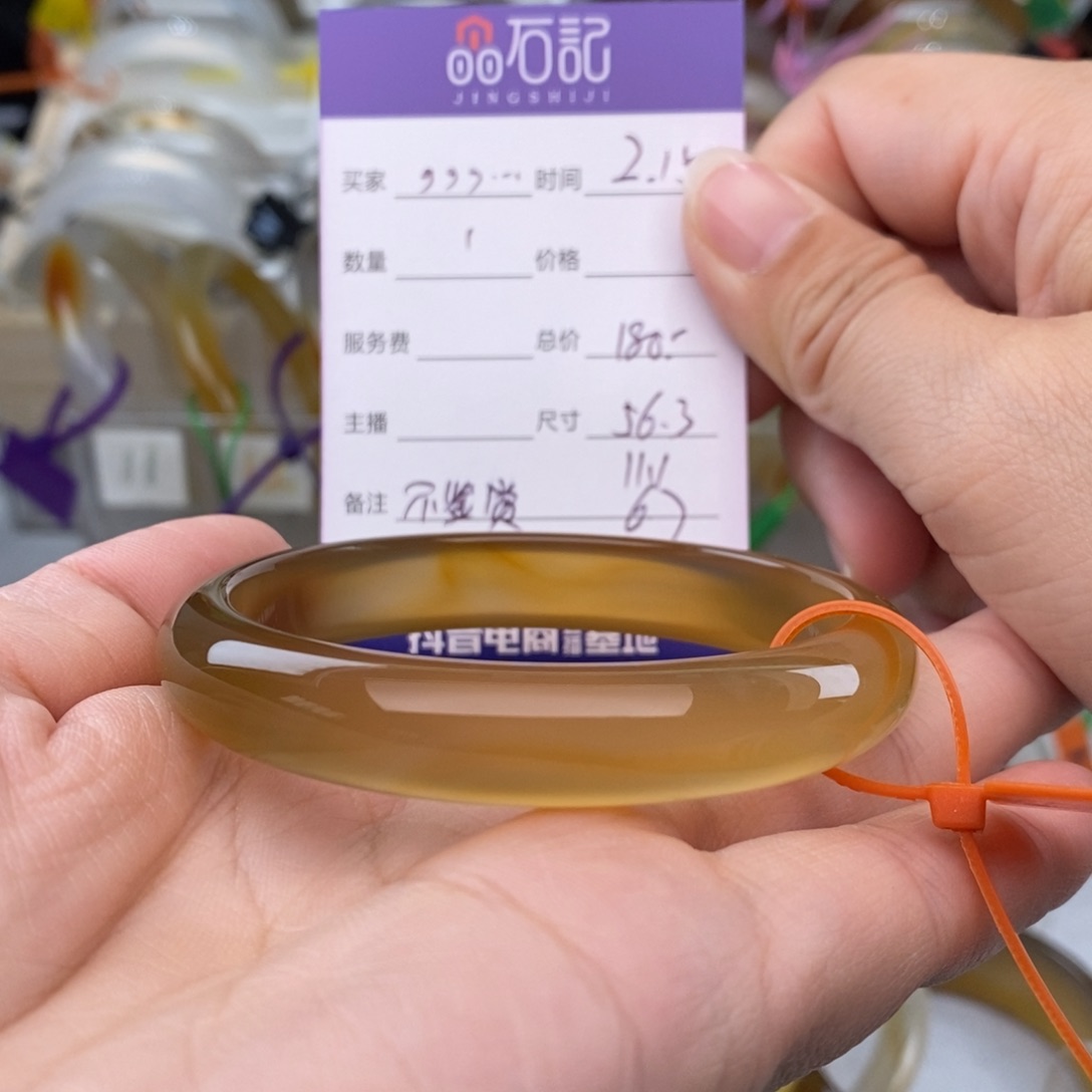 玛瑙/玉髓手镯未镶嵌，****。