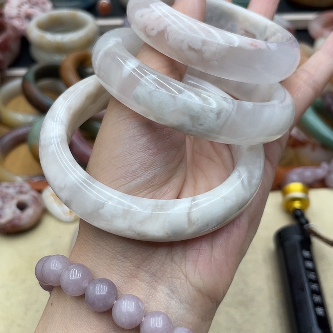 石英岩玉未镶嵌圈口齐全