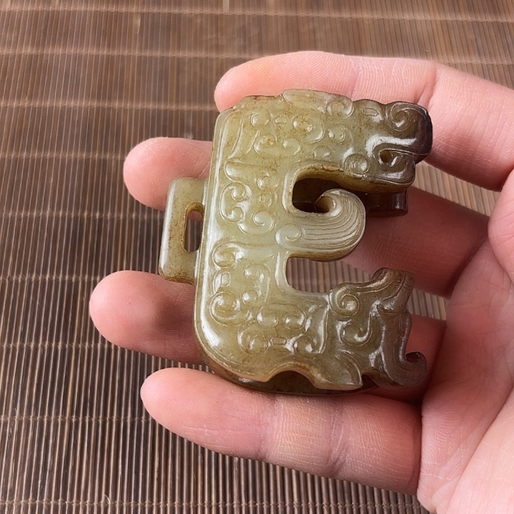 洪***凡和田玉未镶嵌挂件