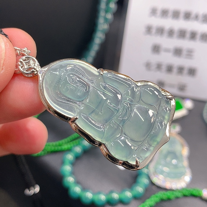 翡翠手链未镶嵌。。。