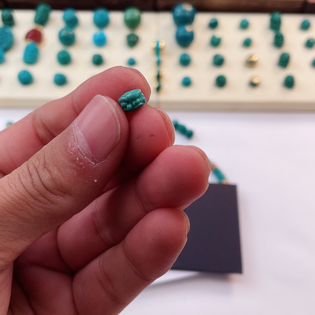 绿松石颈饰未镶嵌