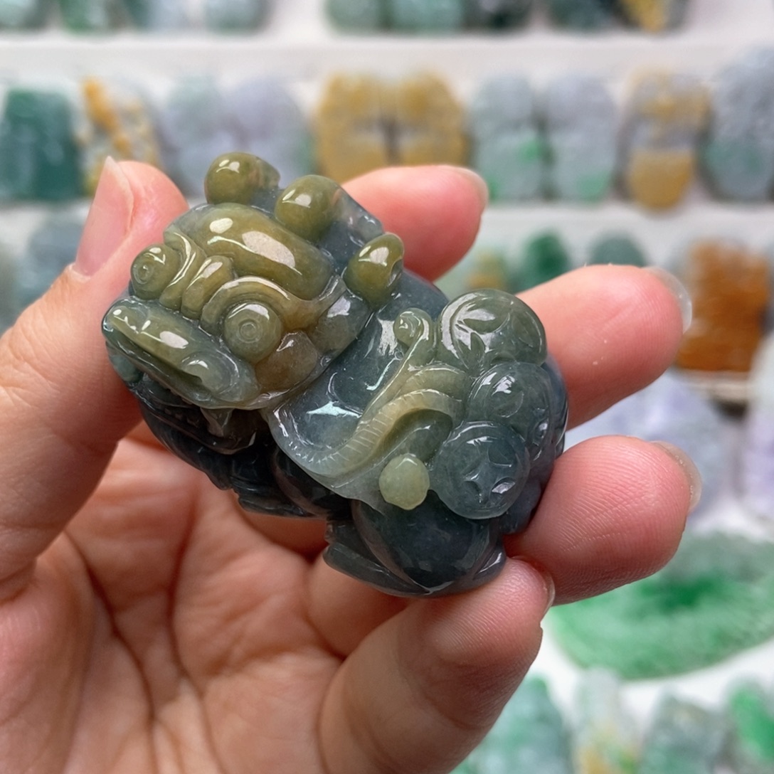 翡翠未镶嵌吊坠(赠链)