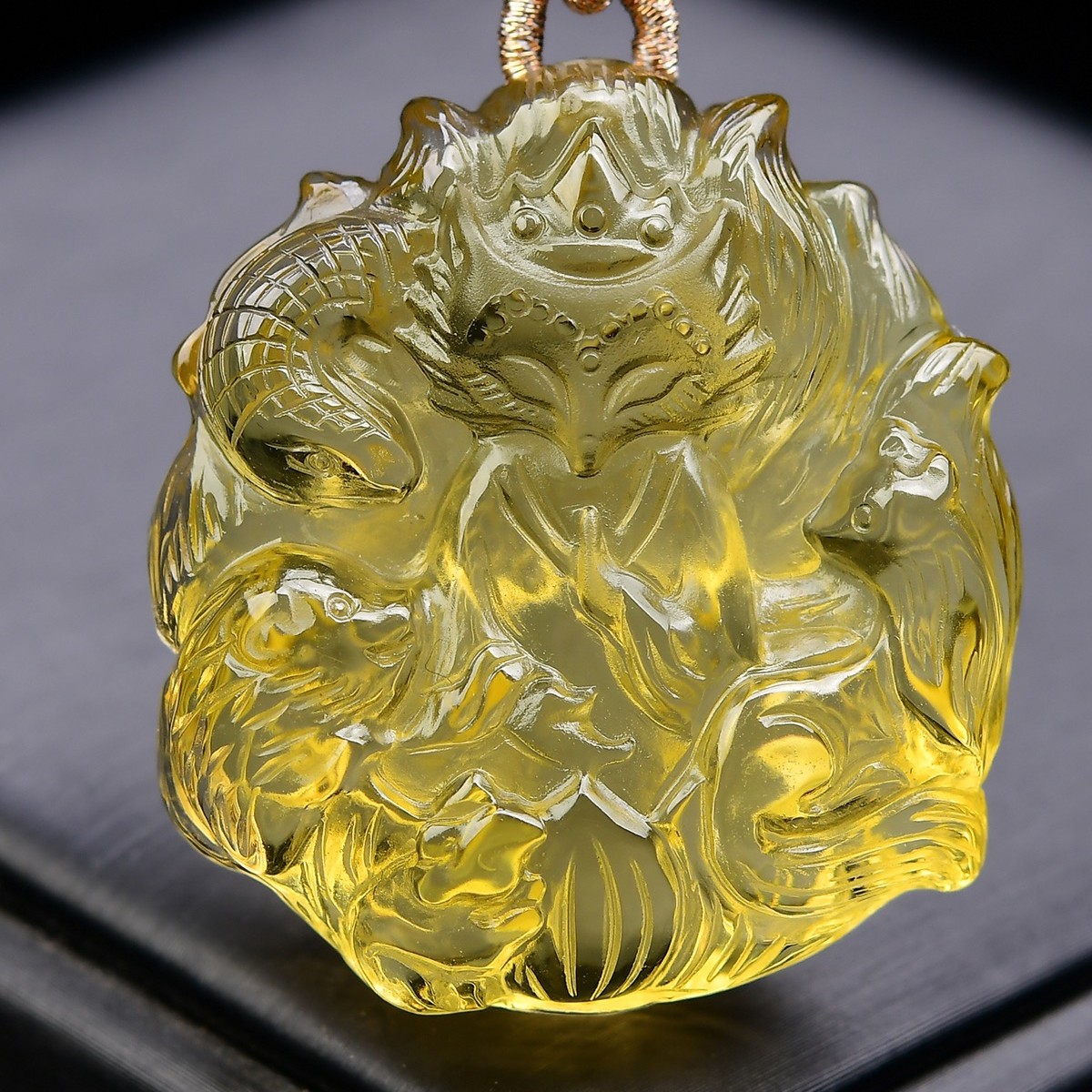 天然黄水晶五仙狐吊坠，黄水晶狐狸吊坠规格:40*37*16mm，重40.8g