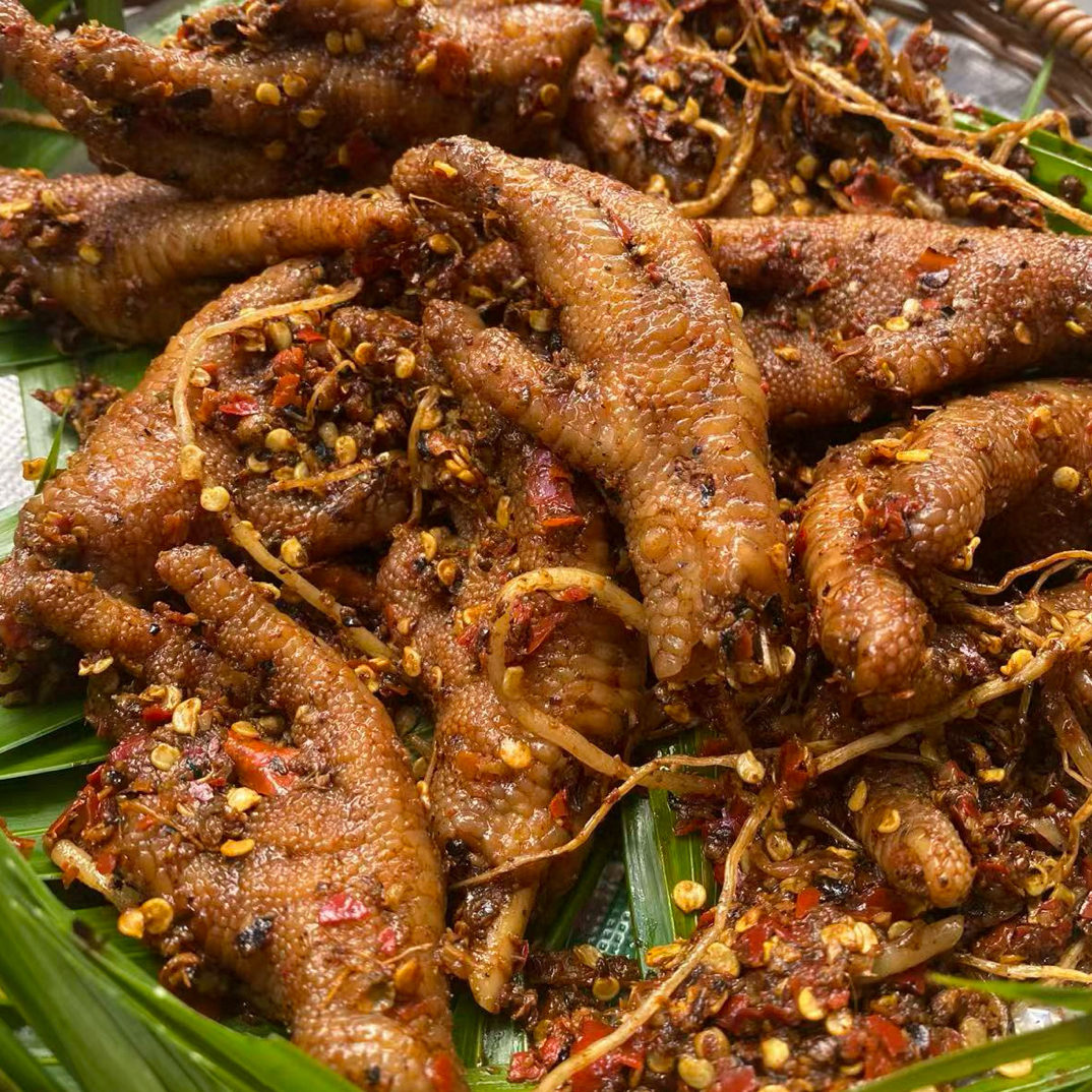 西双版纳超辣瓦味鸡脚+牛皮双拼500克左右一瓶