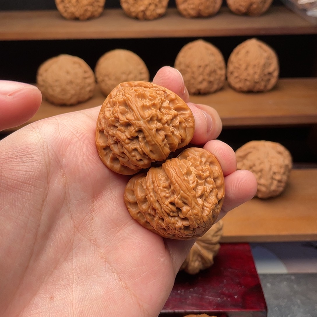 文玩核桃把件40红皮精配三角白实木气门