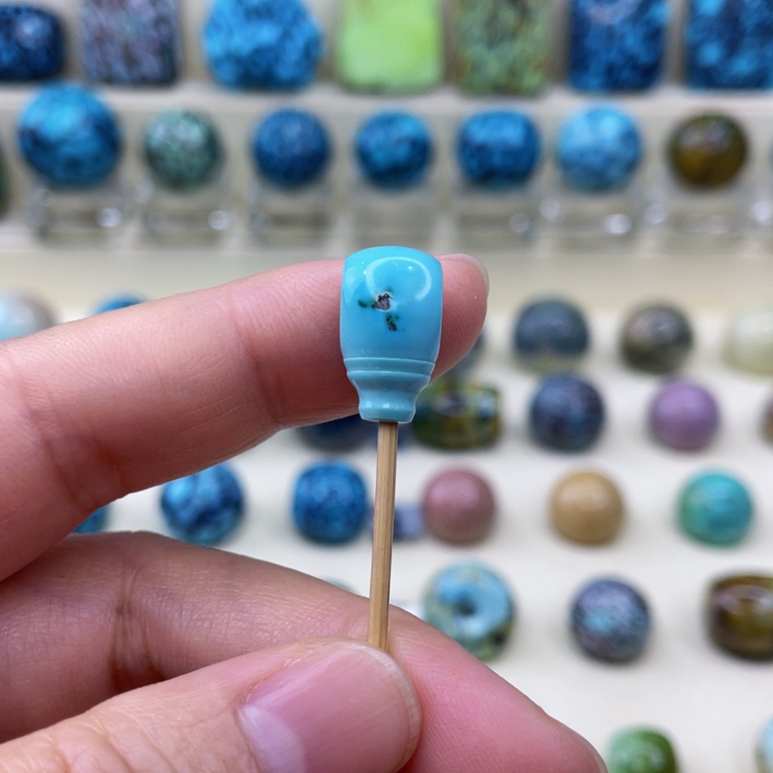 未镶嵌绿松石颈饰