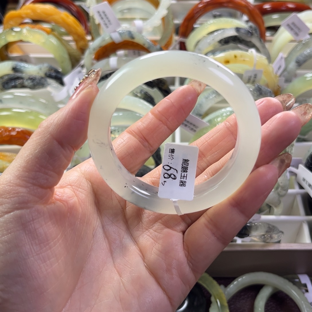 蛇纹石玉手镯未镶嵌