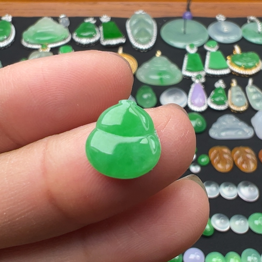 翡翠颈饰未镶嵌葫芦11.2