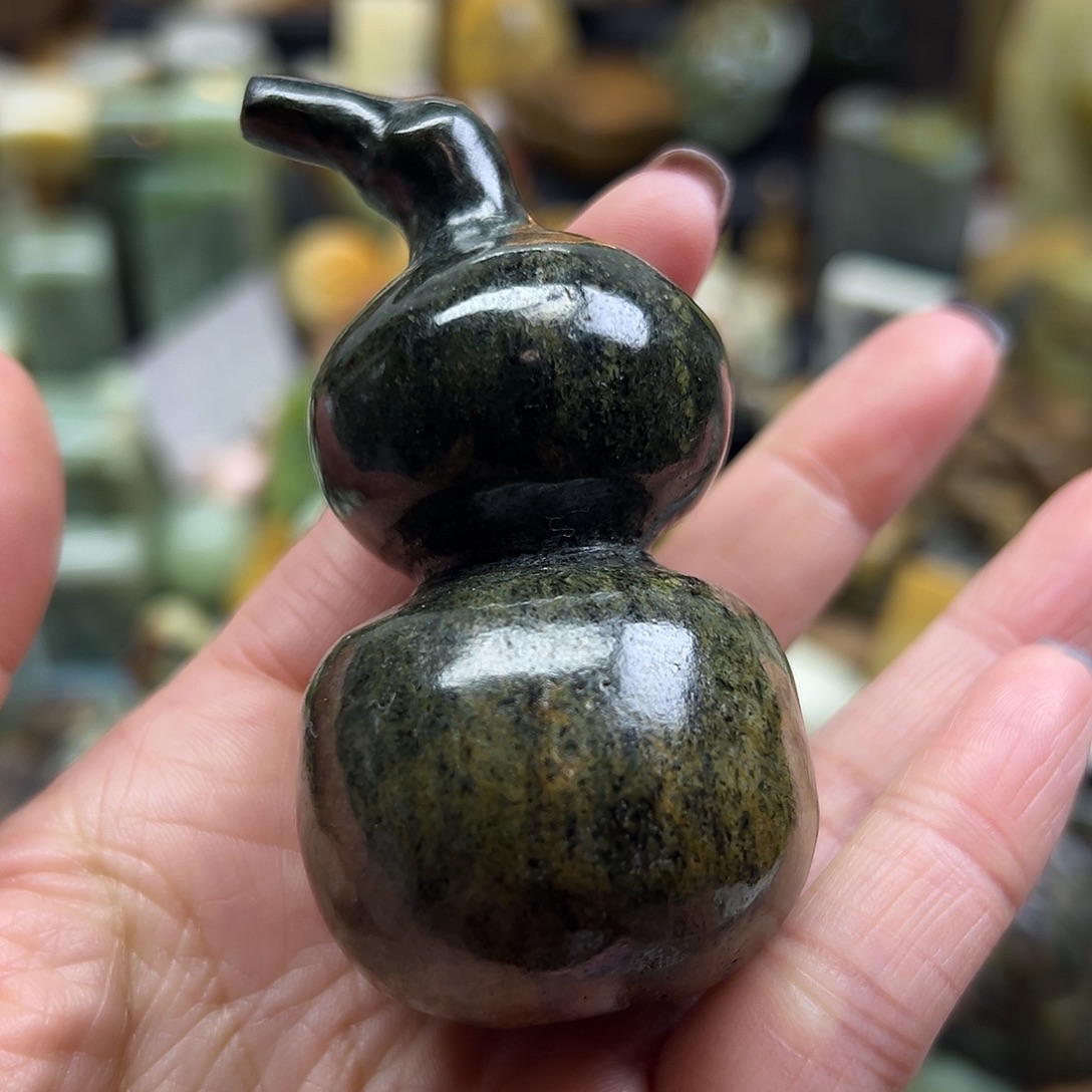 岫岩河磨玉（透闪石质玉）未镶嵌颈饰河磨玉葫芦