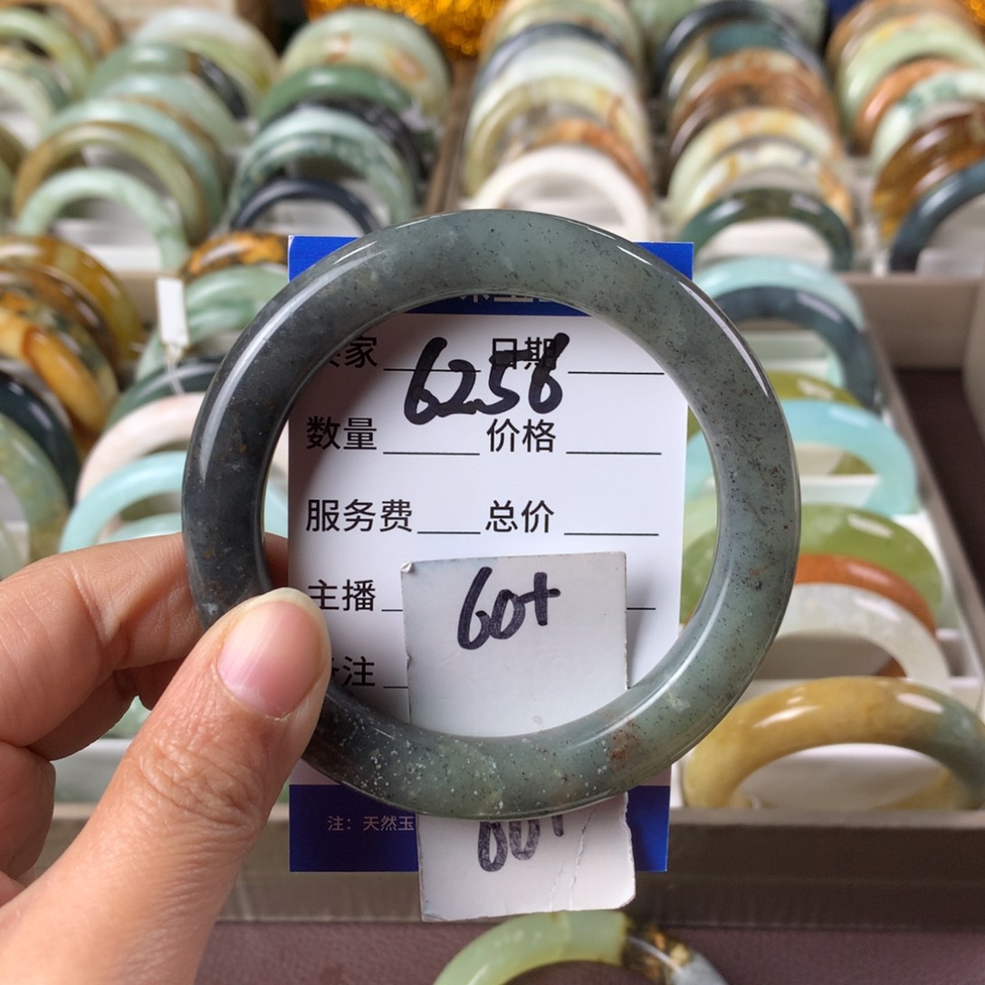 蛇纹石玉手镯未镶嵌6256