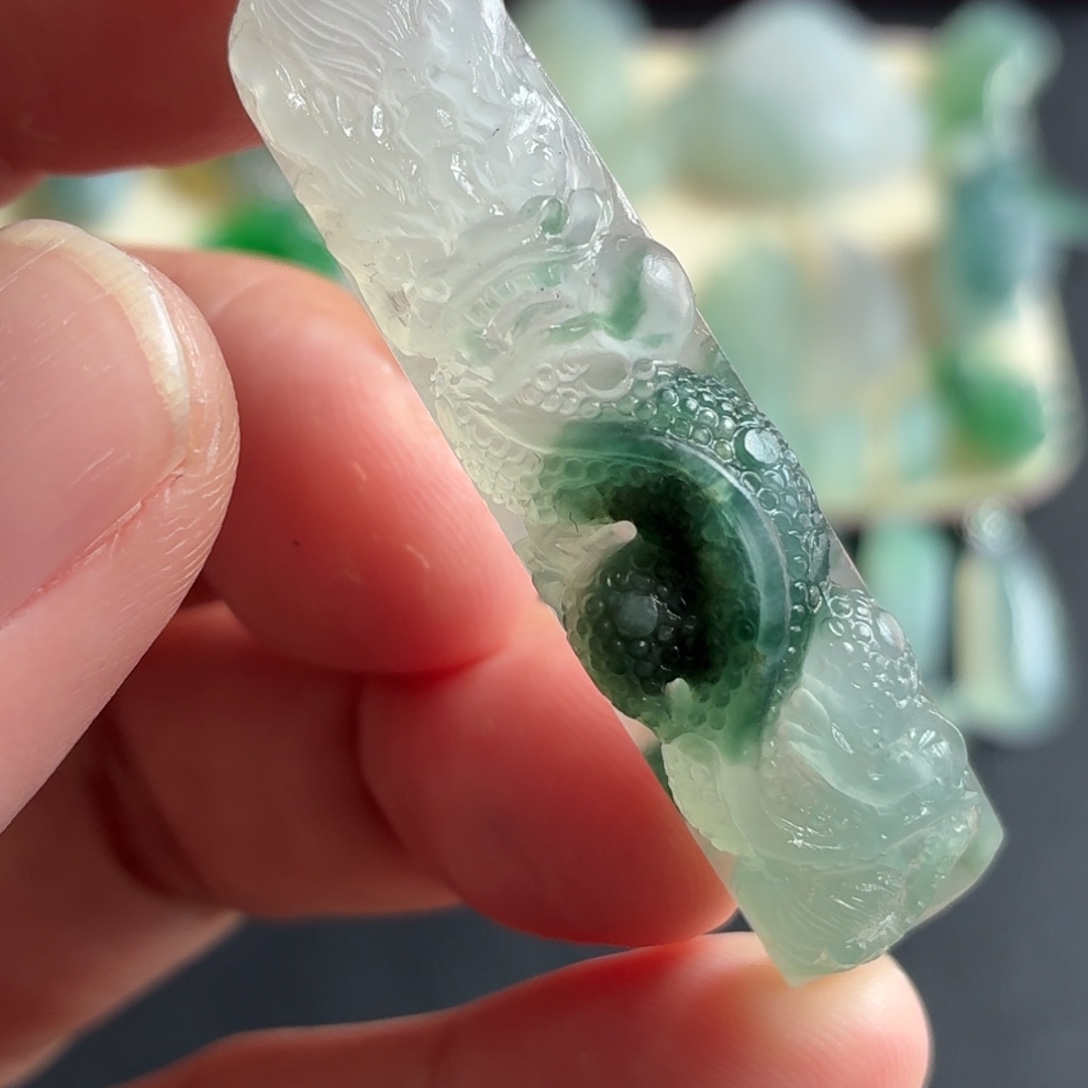 定制翡翠未镶嵌龙手牌