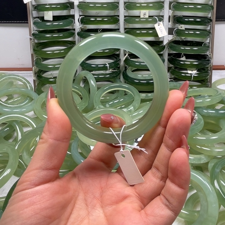 岫玉未镶嵌手镯天然岫玉手镯