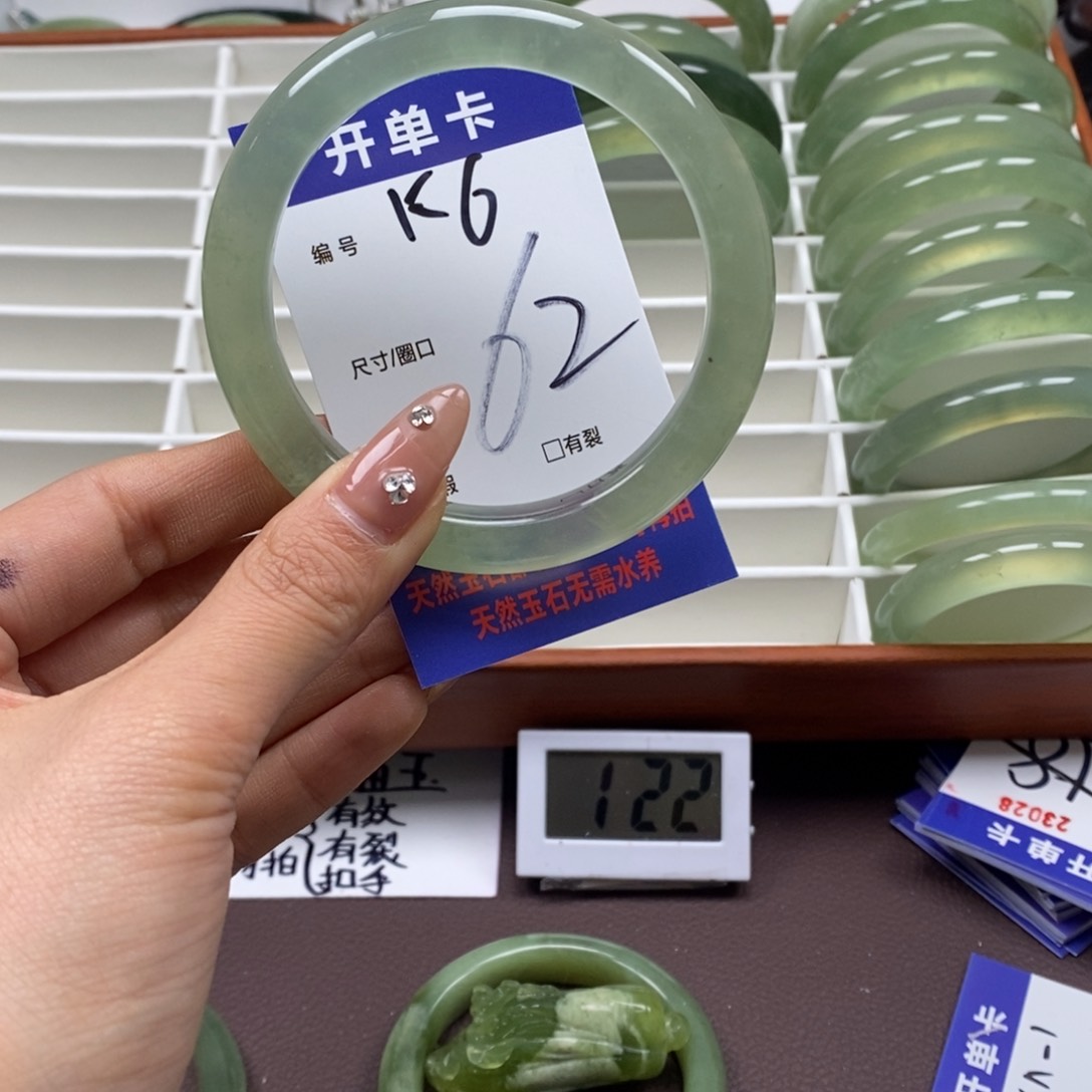 蛇纹石玉手镯未镶嵌