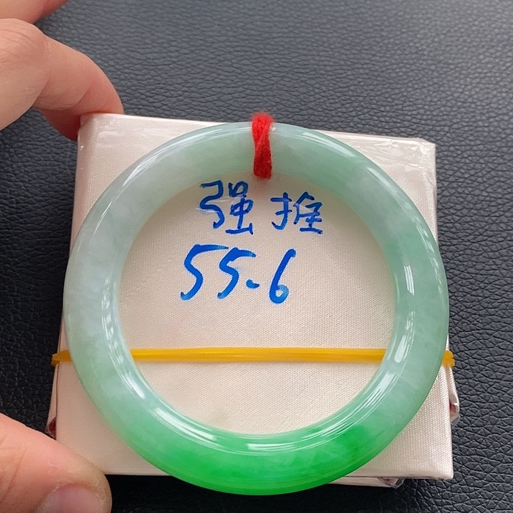 翡翠手镯未镶嵌21绿底阳绿半山21