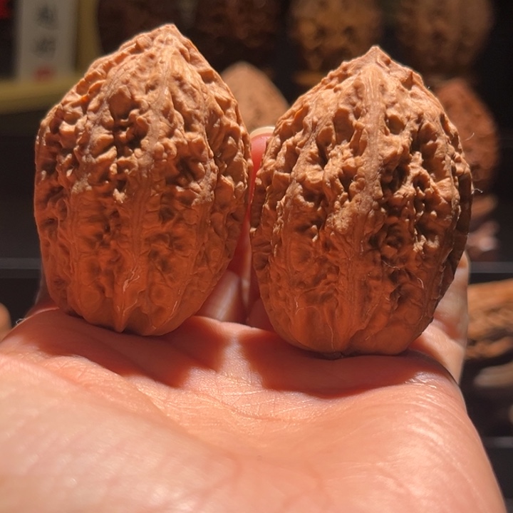 文玩核桃吊坠攀龙柱77