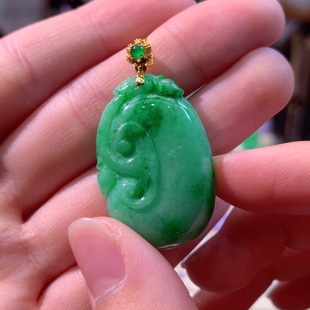 翡翠颈饰18K金镶嵌翡翠