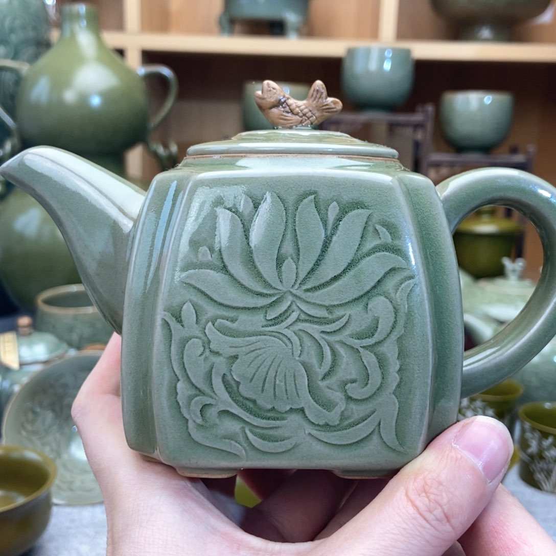 瓷片丹*鹤省工徐杰微瑕壶送百花杯