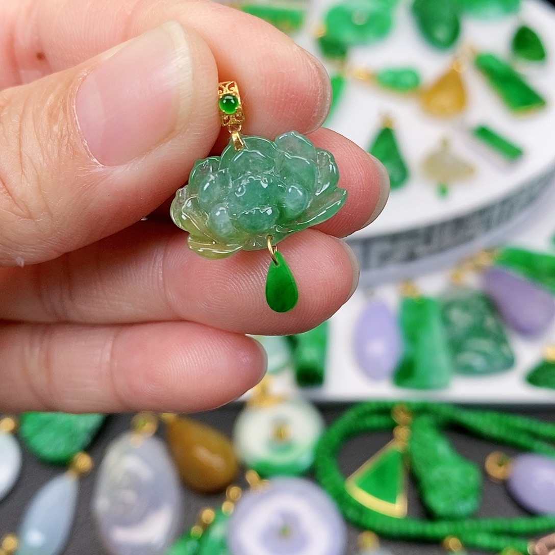 翡翠吊坠(不含链)18K金镶嵌