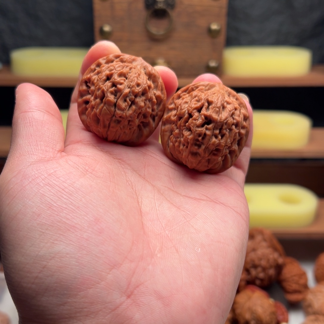 文玩核桃吊坠莲花虎头