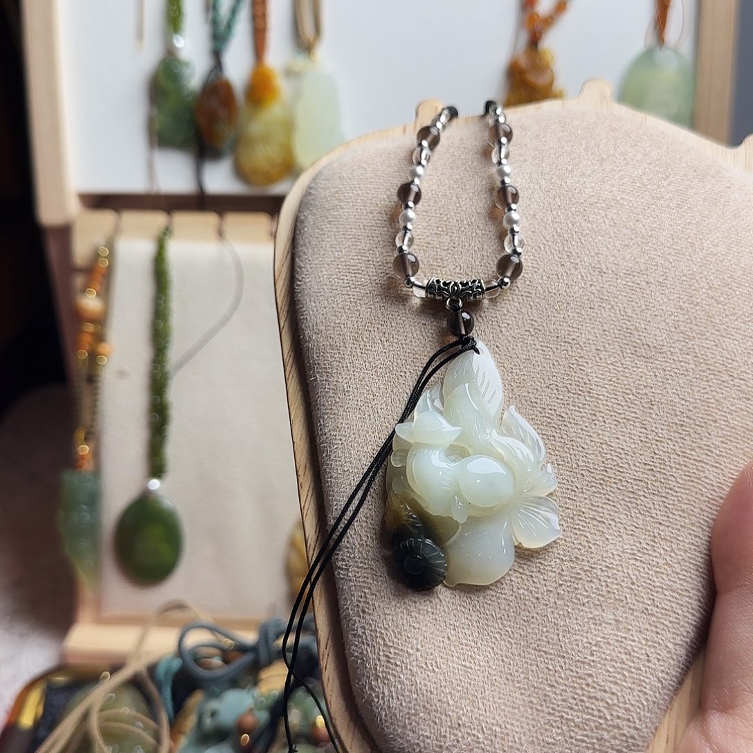 一****蛇纹石玉合金颈饰