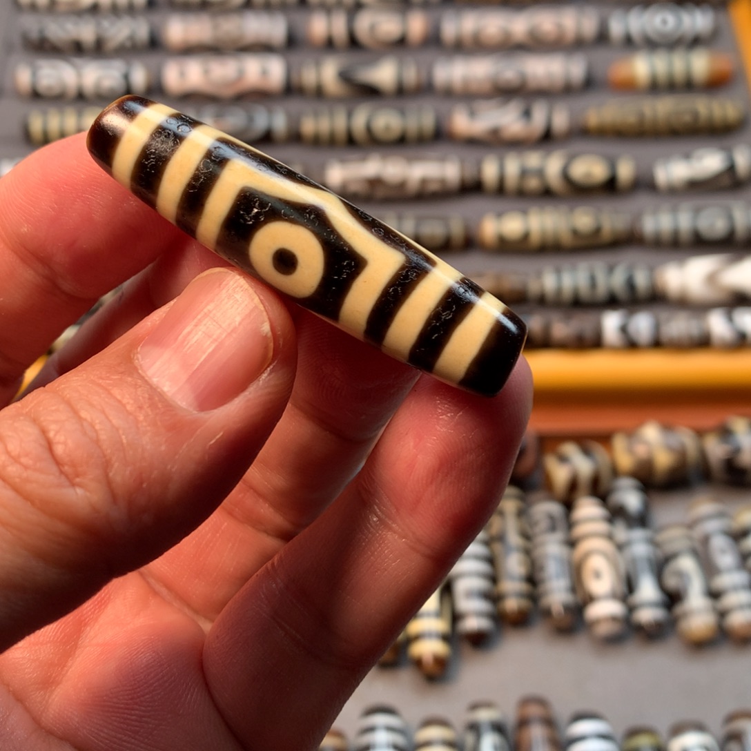 你***乐玛瑙/玉髓（覆膜）未镶嵌颈饰