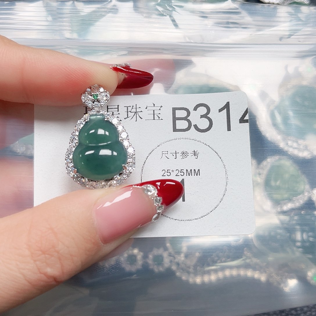 翡翠颈饰未镶嵌翡翠314