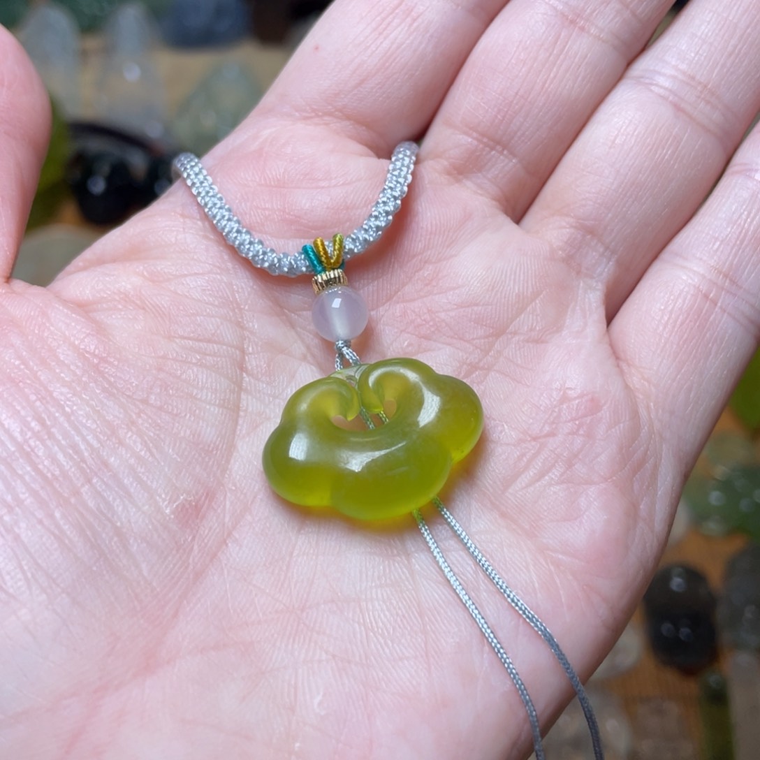 蛇纹石玉吊坠未镶嵌