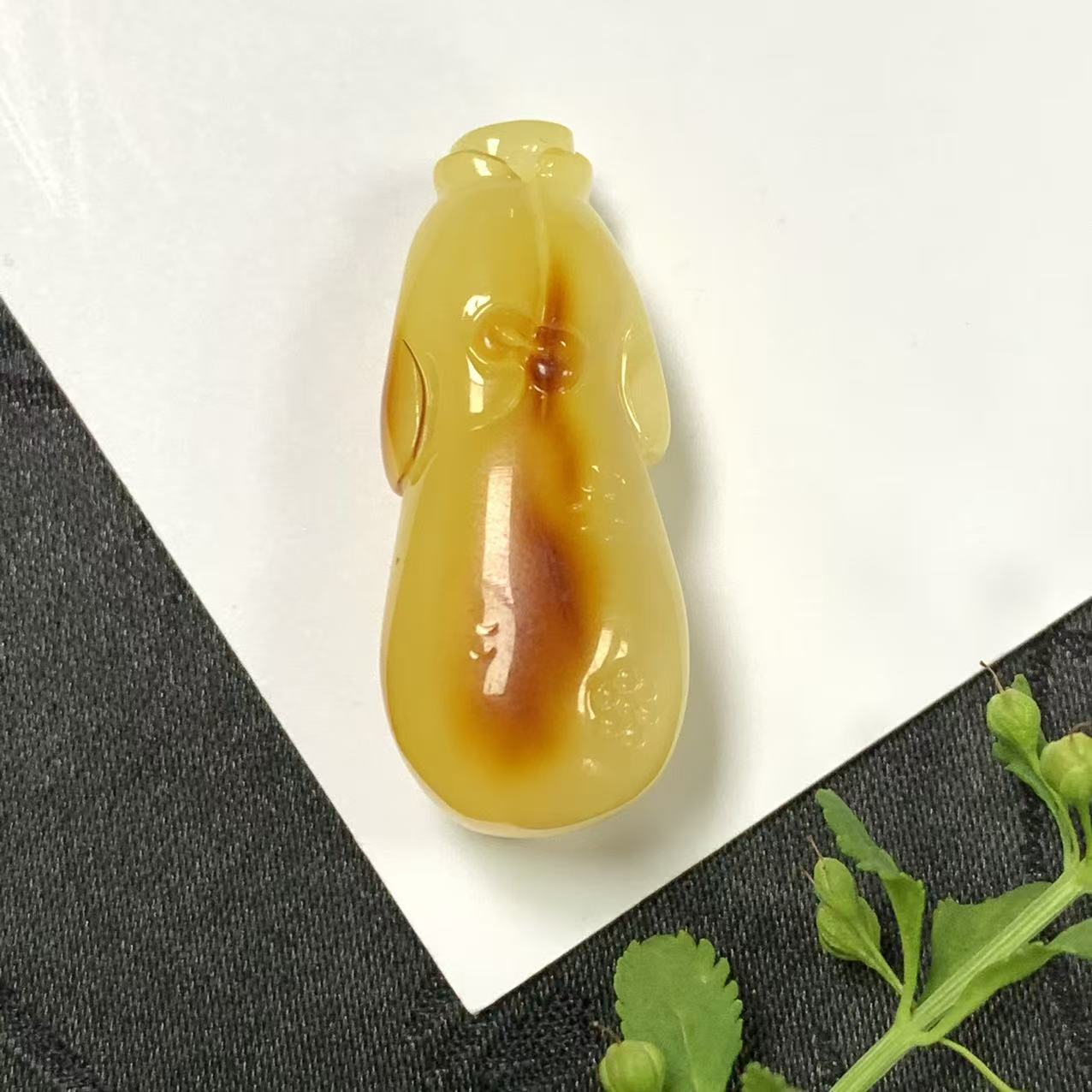 「戴琴珠宝」Z836-蜜蜡雕刻件吊坠（多样性发其一）