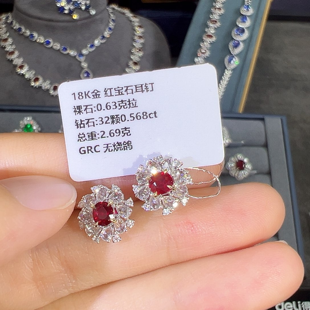 红宝石耳钉18K金镶嵌