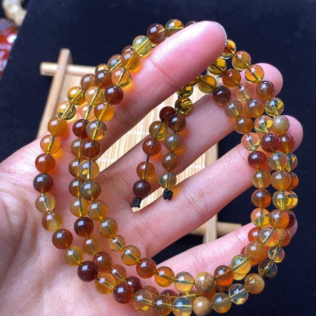 姬***瑞琥珀未镶嵌颈饰链子