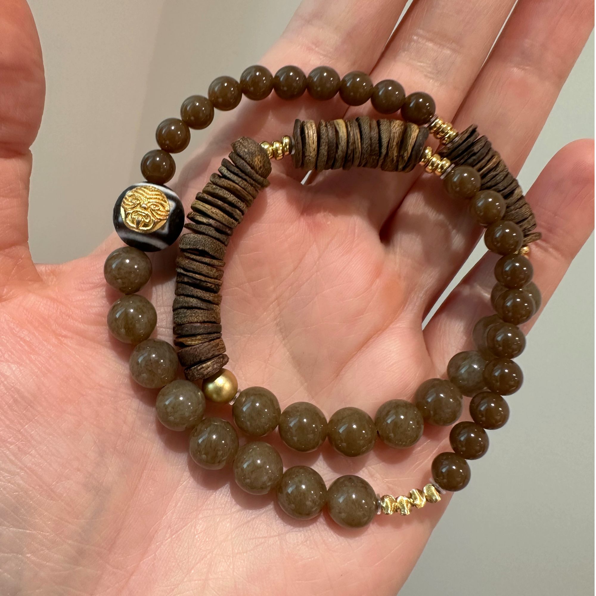 S12381<非晚>S925银和田玉糖玉香香扎基贴片天珠猫眼珠弹力手串