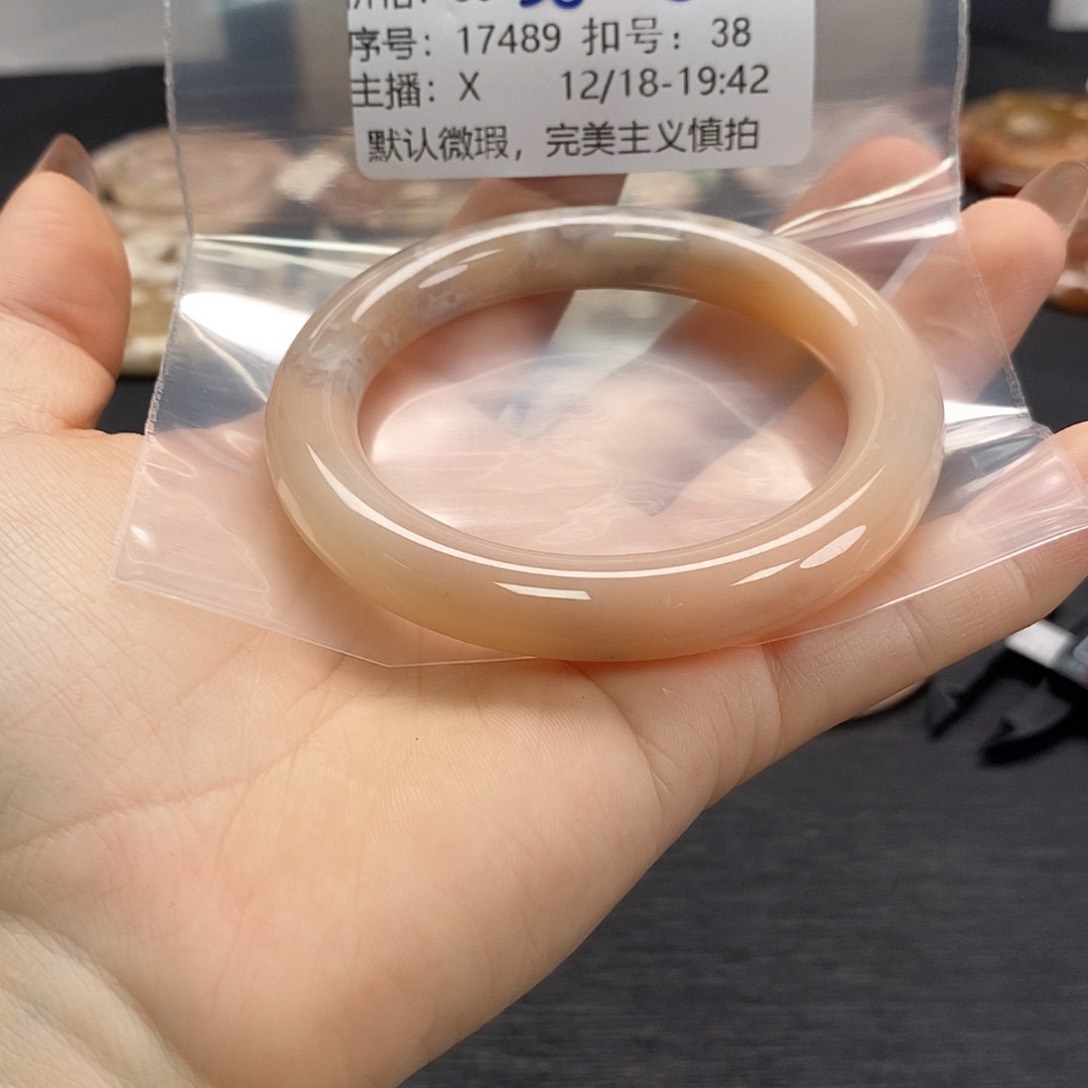 手镯玛瑙/玉髓未镶嵌m****o