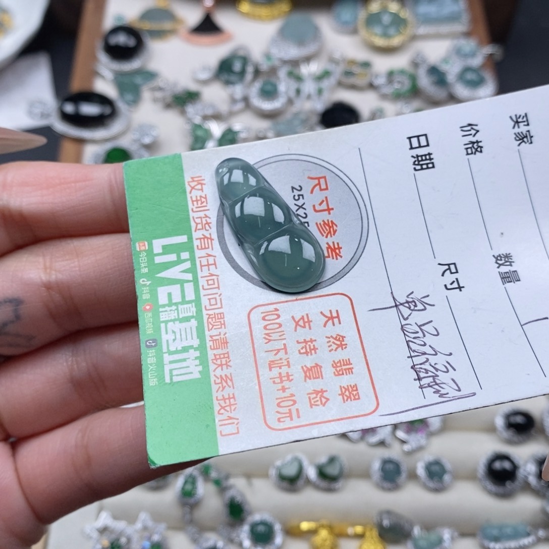 翡翠颈饰未镶嵌翡翠