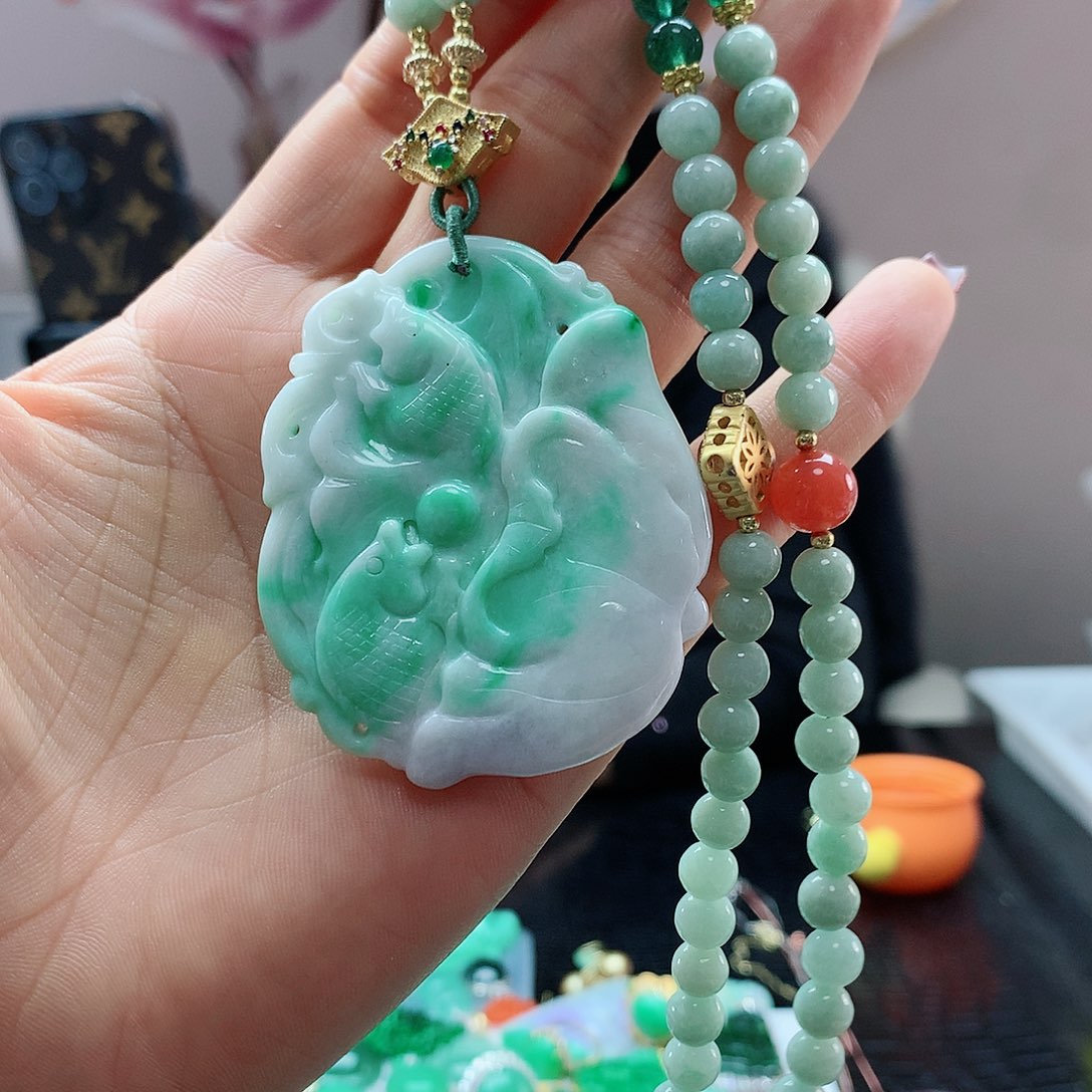 【闪购商品】翡翠吊坠(赠链)未镶嵌