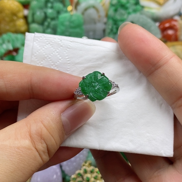 翡翠吊坠(赠链)未镶嵌