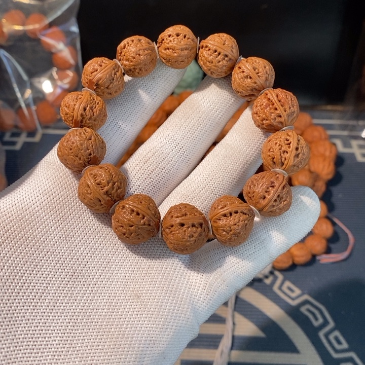 文玩核桃手串……16