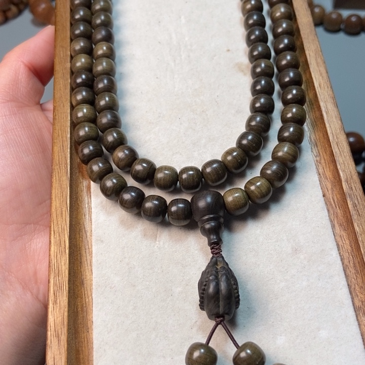 尖***士檀香木老山檀香水阴沉0.8*0.9*108，奶香