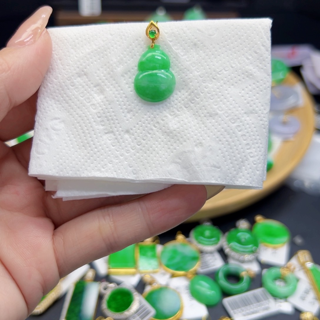 翡翠颈饰18K金镶嵌天然缅料A货一件