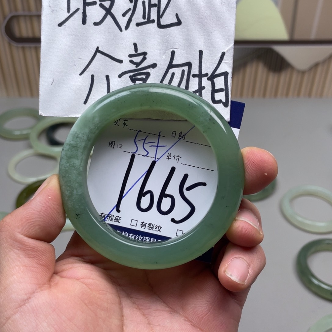 岫玉手镯手镯未镶嵌