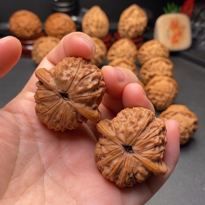 震***场把件文玩核桃38尺血麒麟