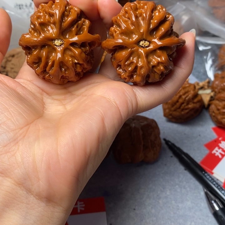 文玩核桃吊坠苹果园