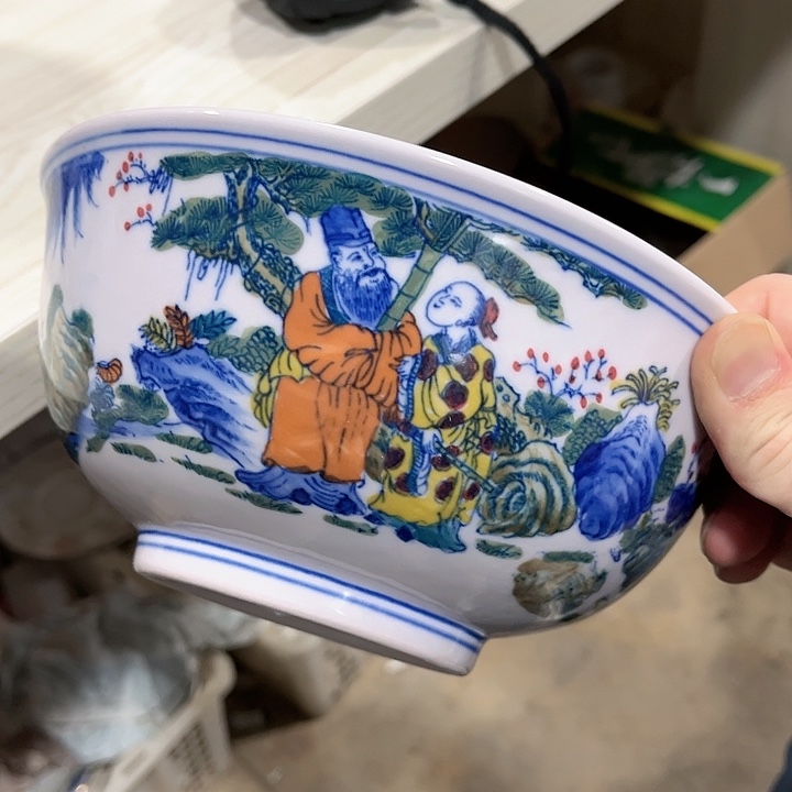 瓷片//////直径19.5厘米。红。