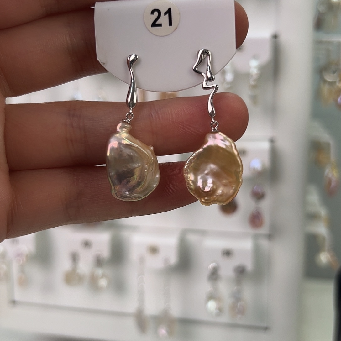 非金属巴洛克花瓣耳饰 