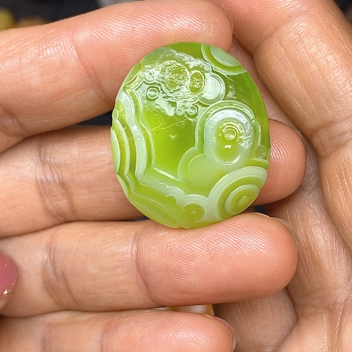 果绿色眼睛石饰品